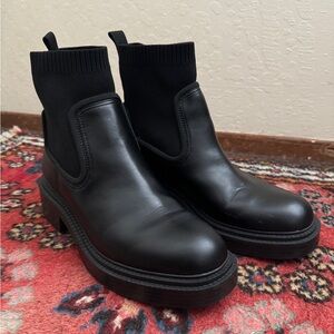 ZARA Black Chelsea Boots w/Lug Soles (8.5/Euro 40 - Women's)